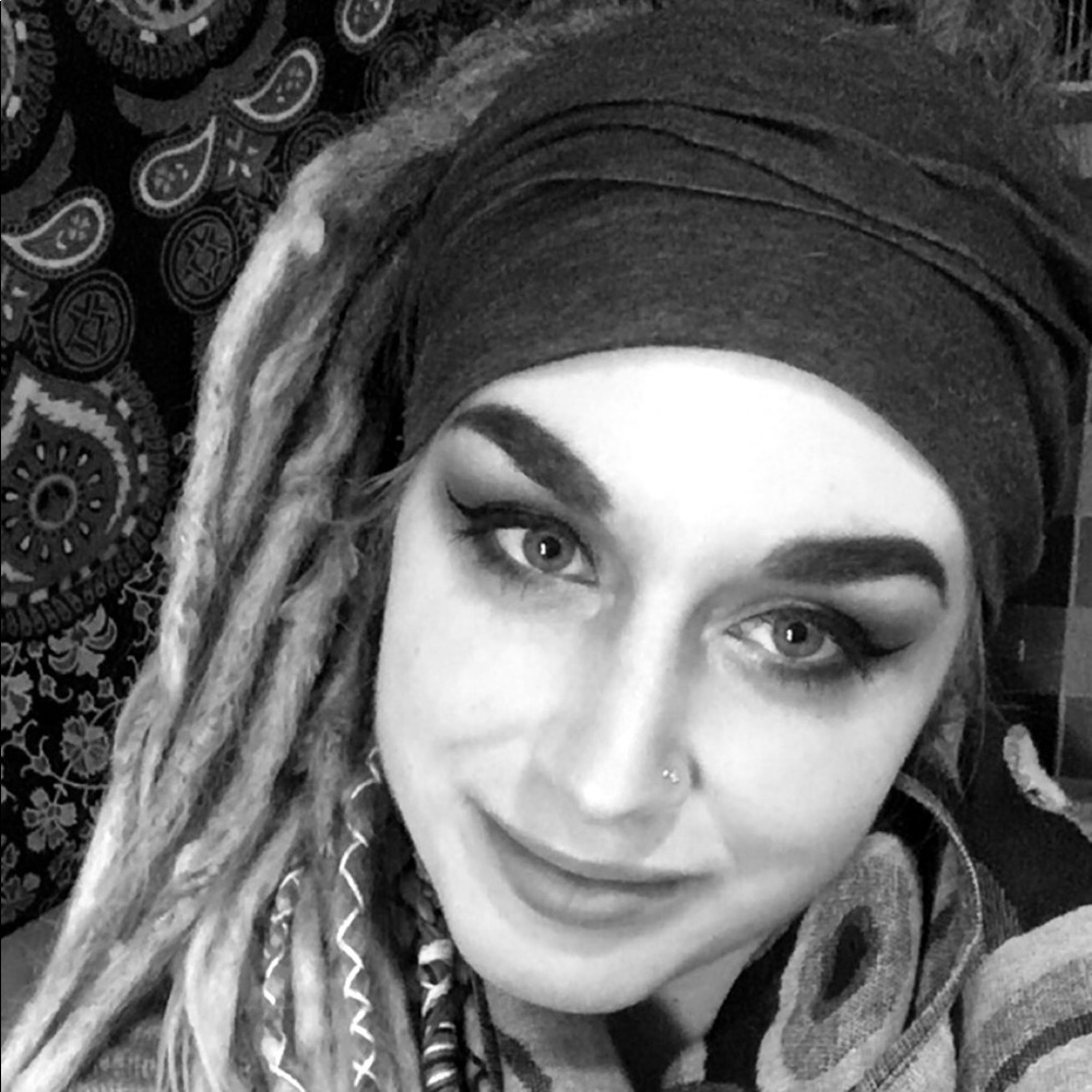 Meet your Posher, Desaree